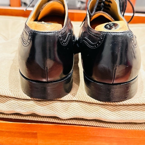 Bruno Magli Medallion  Oxfords. - Picture 4 of 11